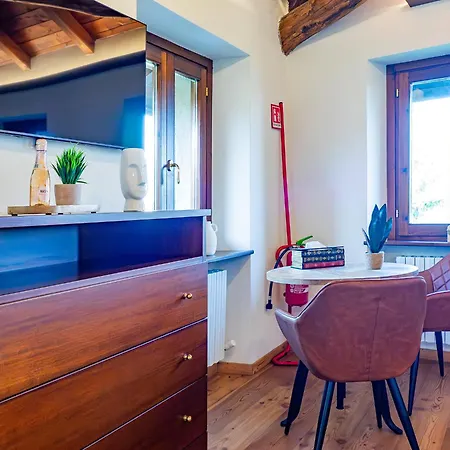 La Corte Dei Tre Nidi בית אירוח Albavilla